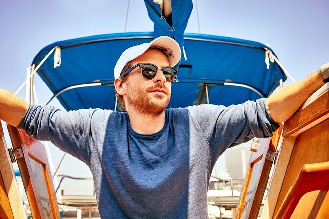 2.5-hour Guided Sailboat Tour - Passing Ellis Island and Governors Island