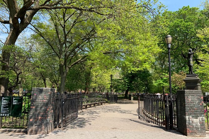 2-Hour Private East Village TV and Movie Sites Walking Tour - Tompkins Square Park and Russian Doll