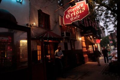 2-Hour Spanish Nightlife Guided Walking Tour of Greenwich Village