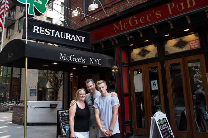 3-Hour Private NYC TV and Movie Tour - Macy’s Herald Square and the Friends apartment building
