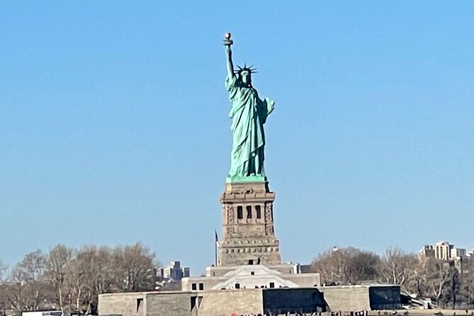 6 hour Bus tour and 1 hour Boat Ride by the Statue of Liberty - Walking across the Brooklyn Bridge