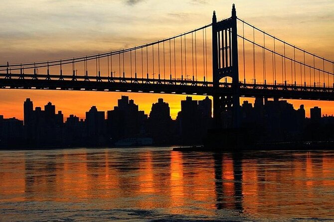 60-Minute Statue of Liberty Sightseeing Cruise - Ellis Island and the return toward Manhattan
