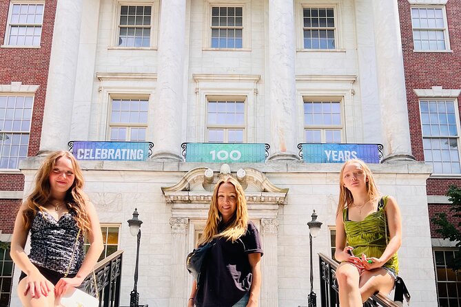 90 min NYC Private Gossip Girl Pedicab Tour - The guides can shape the whole experience