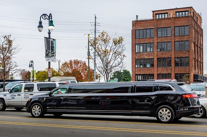 Airport luxury arrival ride by SUV, Sedan, Minibus or Limousine - Is the price worth it for your group?
