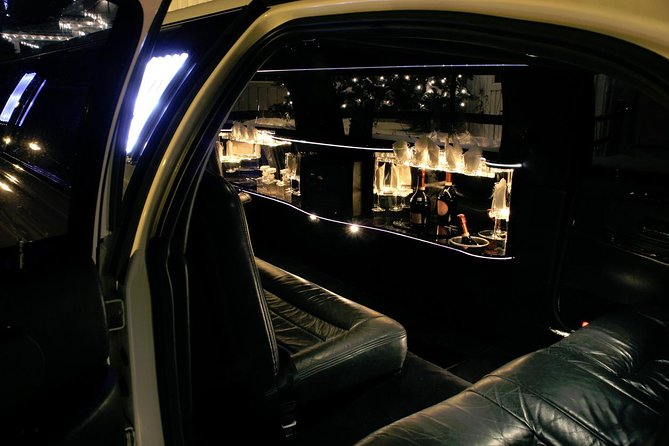Airport Luxury departure ride from NYC Hotels by Limousine or SUV - Service quality can depend on the vehicle and driver