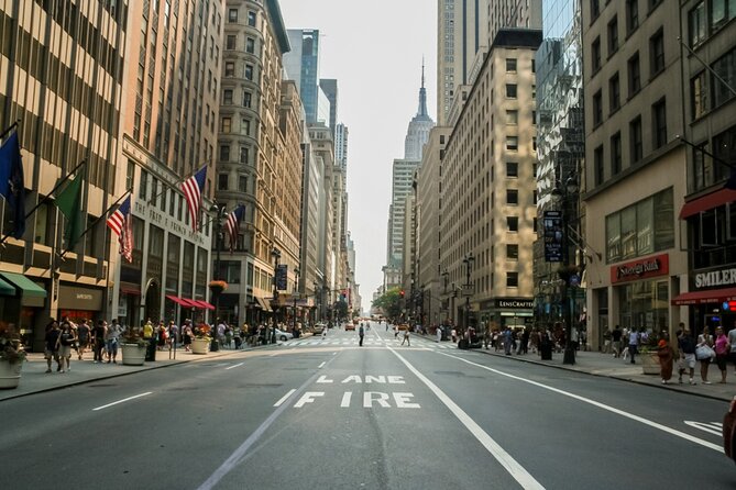 Alexander Hamilton Outdoor Quest Experience in New York - Stone Street and the feel of old New York