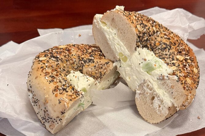 Bagels Dumplings Pizza & Tacos: A Downtown Food Crawl - Key points at a glance