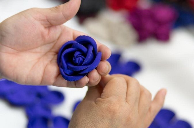 Behind The Scenes Factory Tour - M&S Schmalberg Flowers - Meeting the makers gives the tour its character