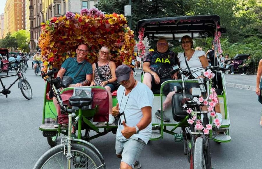 Best of Central Park: Top-Rated Pedicab Tour NYC - Central Park Carousel and the First Photo Stops