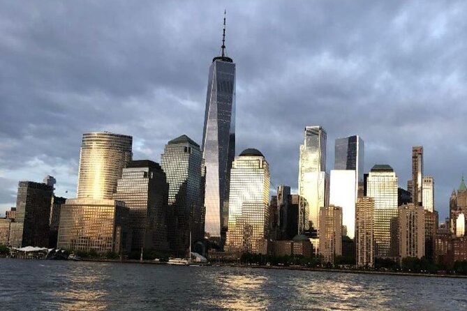 Best Private Luxury Daytime Boat Tour in New York City - 1 Hour - The Statue of Liberty from the harbor