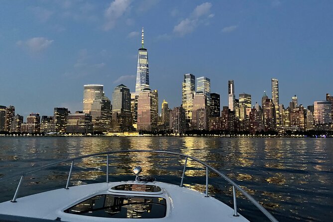Best Private Luxury Daytime Boat Tour in New York City - 1 Hour - One World Trade Center and the Lower Manhattan skyline