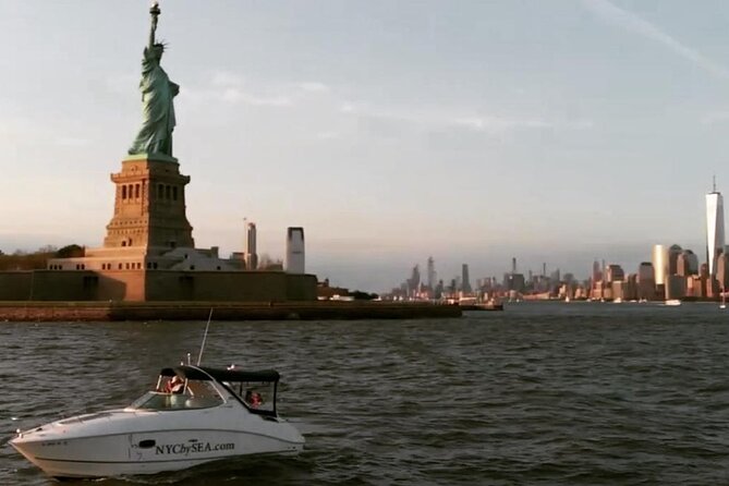 Best Private Luxury Daytime Boat Tour in New York City - 2 Hour - Getting close to the Statue of Liberty