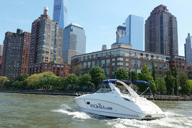 Best Private Luxury Daytime Boat Tour in New York City - 2 Hour - Leaving the Hudson waterfront for the best views
