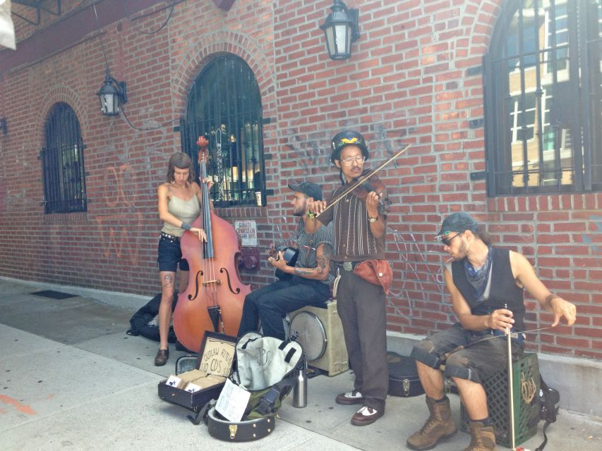Brooklyn: 2-Hour Best of Brooklyn Walking Tour -Williamsburg - Street art, graffiti, and creative storefronts