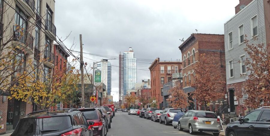 Brooklyn: 2-Hour Best of Brooklyn Walking Tour -Williamsburg - The waterfront and Manhattan skyline