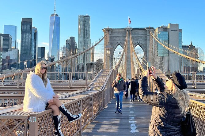 Brooklyn Bridge and Dumbo Walking Tour - Small Group - Starting at 38 Park Row with Lower Manhattan overhead
