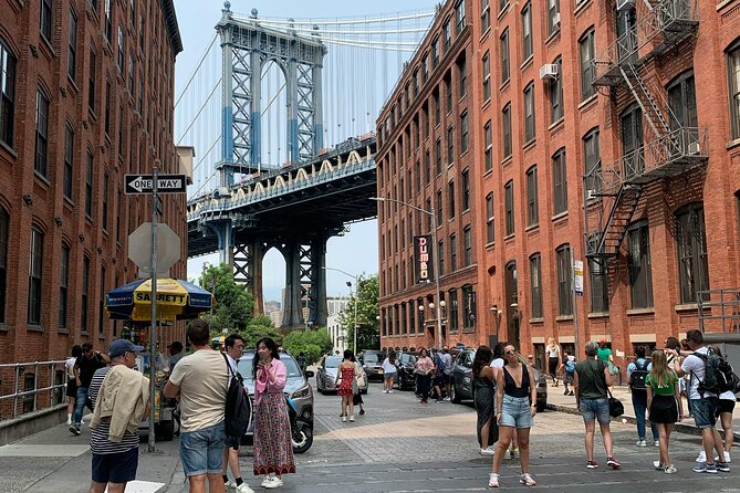 Brooklyn Bridge, DUMBO, and Skyline Guided Walking Tour - Starting among City Hall and New York’s Civic Center