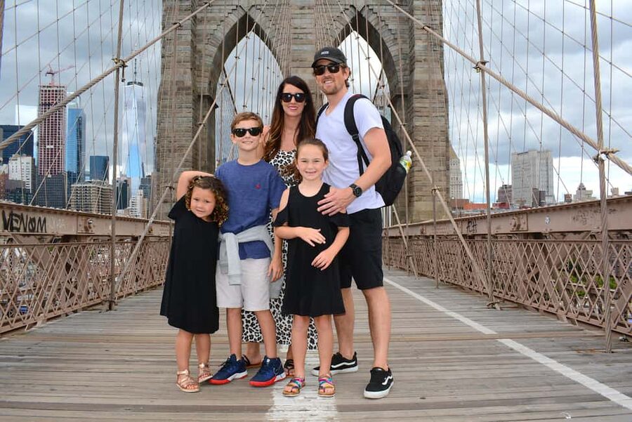 Brooklyn Bridge & Neighborhoods – 2-Hour Photo Shoot Tour - Brooklyn Bridge Park and the Manhattan skyline