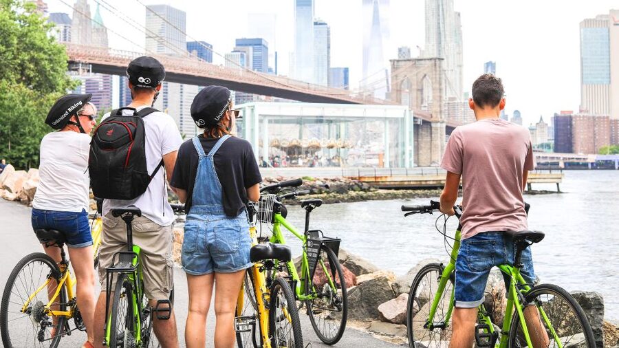 Brooklyn Bridge Self-guided Bike Tour App - Audio + Written - Crossing the Brooklyn Bridge by bike or on foot