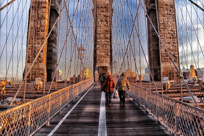 Brooklyn Bridge, Statue of Liberty & Manhattan Tour - A strong opening in Brooklyn at DUMBO