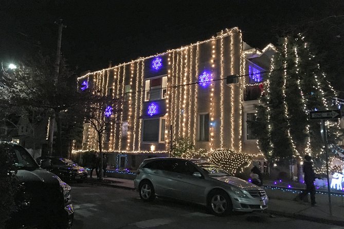 Brooklyn Christmas Lights Walking Tour at Dyker Heights - What the displays are really like