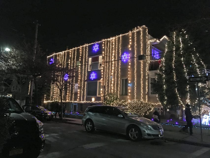 Brooklyn: Dyker Heights Christmas Walking Tour - Seventy-five minutes among Dyker Heights Christmas displays