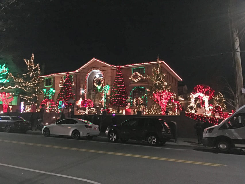Brooklyn: Dyker Heights Christmas Walking Tour - Is $21 good value for a Christmas evening?