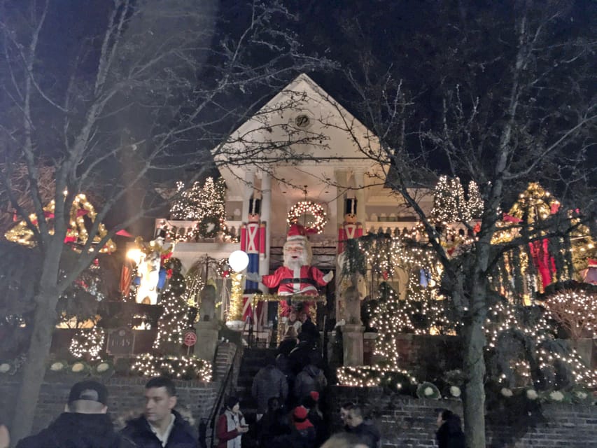 Brooklyn: Dyker Heights Christmas Walking Tour - Starting at Gigi’s Bakery on 4th Avenue