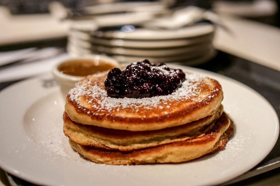 Brooklyn Heights and Dumbo: Guided New York Food Tour - Manhattan Bridge views and Clinton Street pancakes