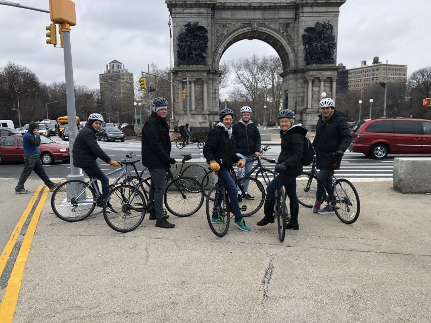 Brooklyn: Sightseeing Bike Tour with Local Guide - Finishing in historic Brooklyn Heights