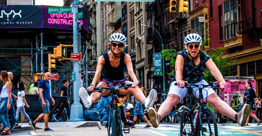 Brooklyn: Sightseeing Bike Tour with Local Guide - Starting under the Manhattan and Brooklyn Bridges in DUMBO