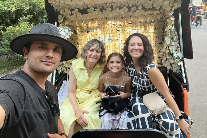 Central Park Movies and Celebrity Hotspots Tour (90 minutes) - What the private pedicab format feels like
