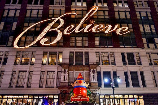 Christmas in New York: Private Holiday History Tour - Rockefeller Center delivers the familiar Christmas image