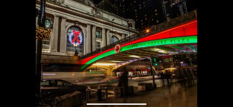 Christmas in New York: Skip-the-Line Holiday Lights Tour - Macy’s windows at Herald Square