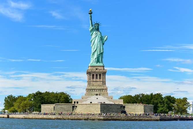 Circle Line: 1.5hr - New York City Landmarks Cruise - Hudson River views from Midtown to Lower Manhattan