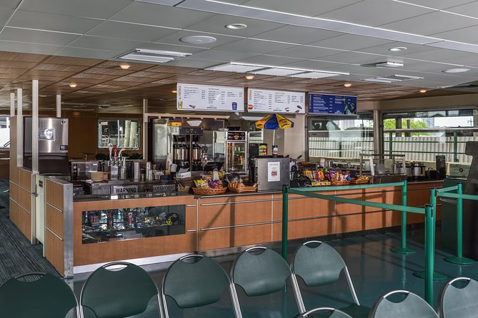 Circle Line: 1hr - NYC Liberty Cruise - Snacks, Wi-Fi, and other practical comforts