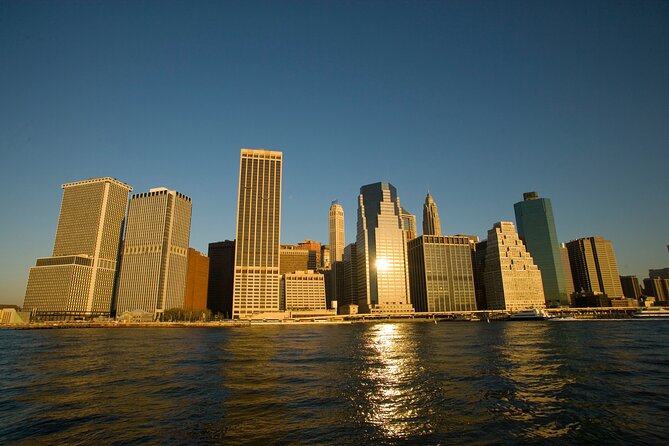 Circle Line: 2hr - New York City Harbor Lights Cruise - Close to the Statue of Liberty and Ellis Island
