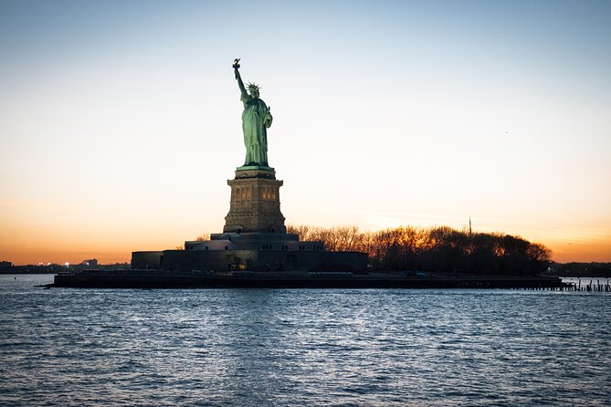 Circle Line: 2hr - New York City Harbor Lights Cruise - The Brooklyn Bridge and harbor lights