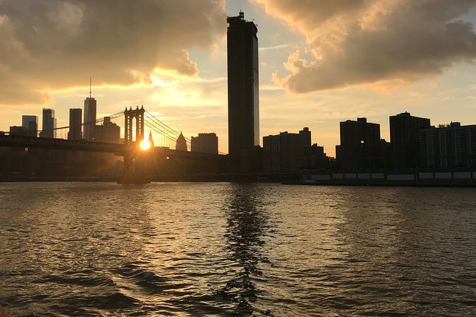Circle Line: 2hr - New York City Harbor Lights Cruise - Manhattan’s illuminated towers
