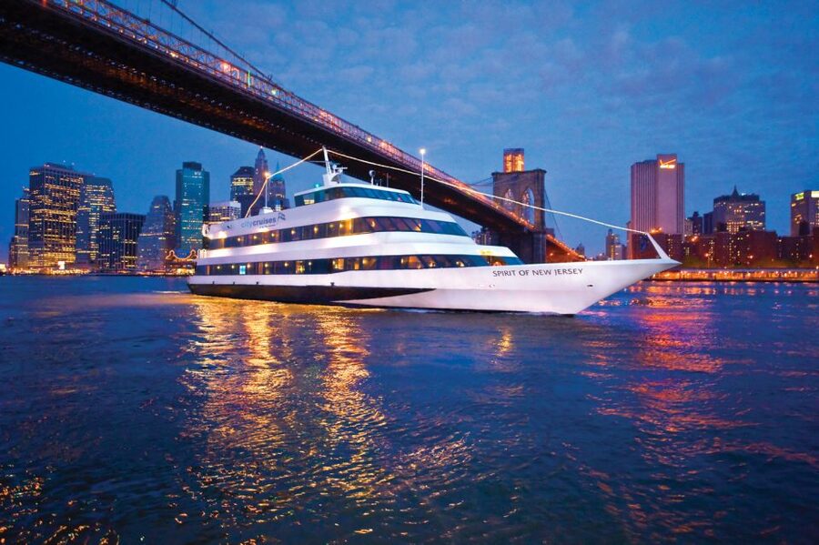 City Cruises New Jersey: NYC Buffet Lunch or Dinner Cruise - Three bridges and the return along the East River