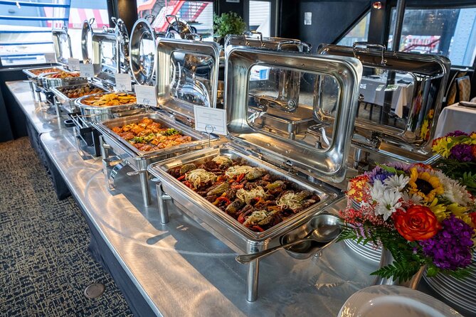 City Cruises New York: Signature Dinner Cruise - The best skyline views from the outdoor deck