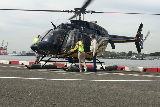 Deluxe Manhattan Helicopter Tour - Lower Manhattan’s towers and the midtown skyline