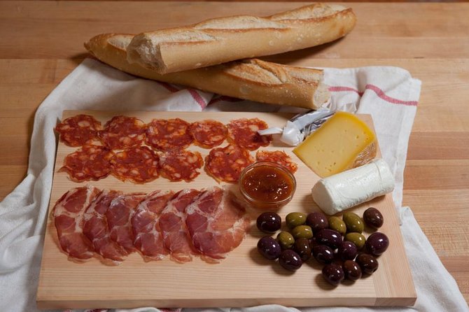Deluxe Picnic for 2 (Grab and Go) - Key points to know before booking