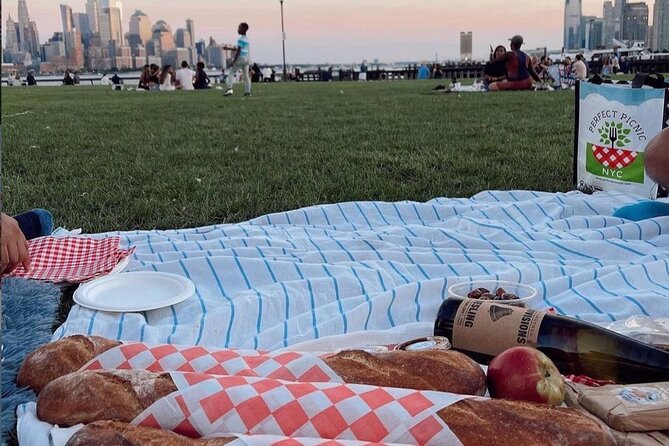 Deluxe Picnic for 2 (Grab and Go) - The deluxe option brings the blanket and extra food