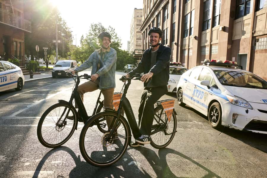 Downtown Bike Tour with Stylish Dutch Bikes or E-bikes! - Classic bike or e-bike?