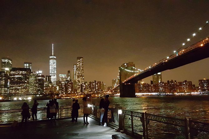 Dyker Heights Brooklyn Christmas Lights Tour - The Brooklyn Bridge and skyline return