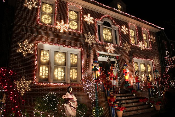 Dyker Heights Brooklyn Christmas Lights Tour - Group size, timing, and the practical details