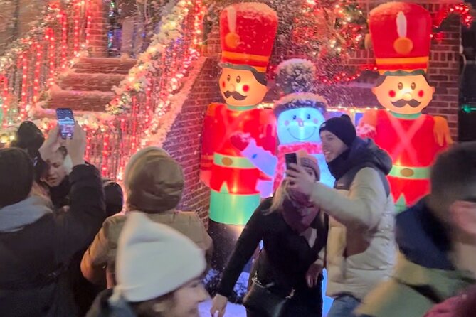 Dyker Heights Christmas Lights and NYC Skyline View Bus Tour - A quick view of Brooklyn Bridge