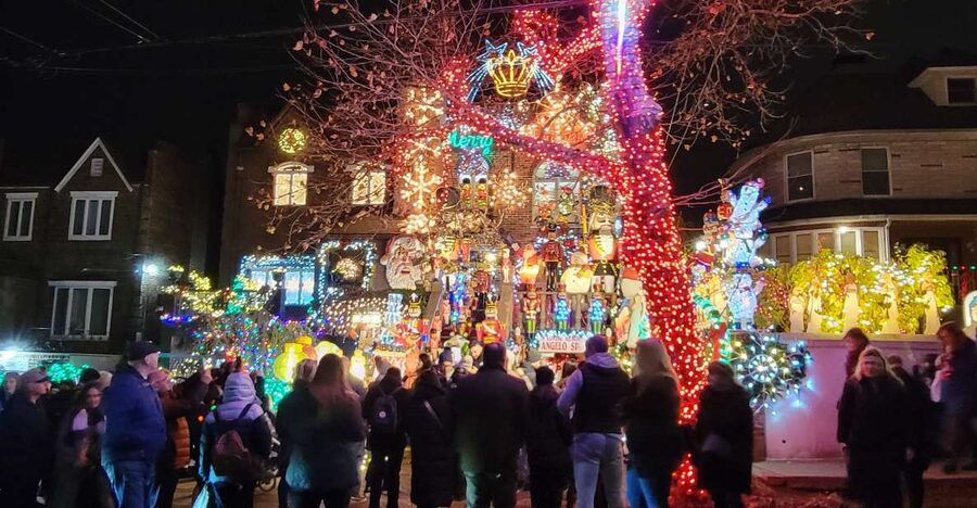 Dyker Heights Holiday Lights - The short public transport connection