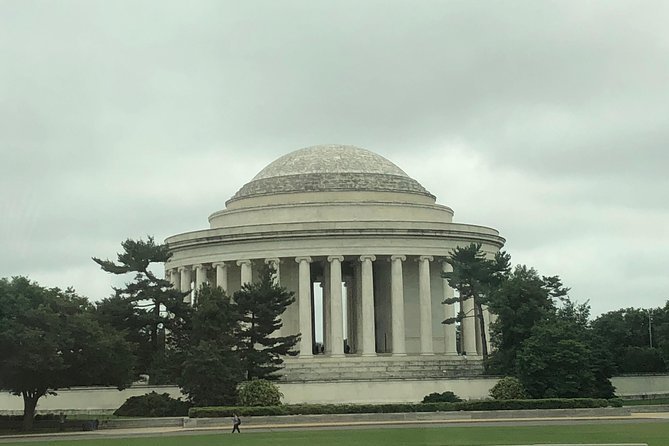 Excursion to Washington from New York in 1 day - The Lincoln Memorial and three powerful war memorials